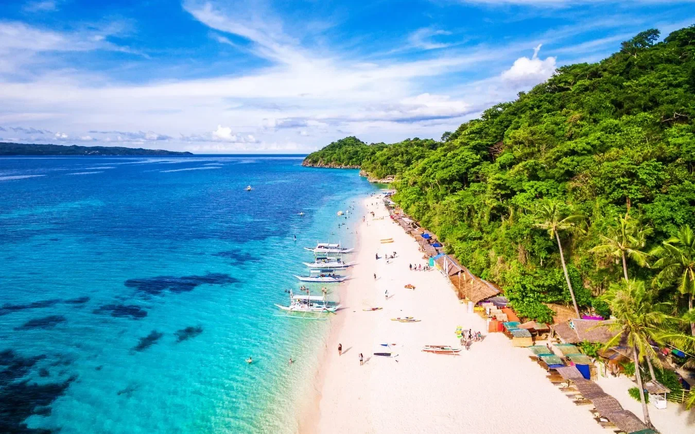 You are currently viewing Discover Boracay: Top Reasons Why You Must Visit This Philippine Paradise